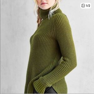 Urban Outfitters BDG Olive Green Ribbed Turtleneck Sweater